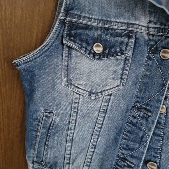 Amethyst Jeans Embroidered  Sleeveless Jean Jacket Denim Vest Size Large - Picture 5 of 14